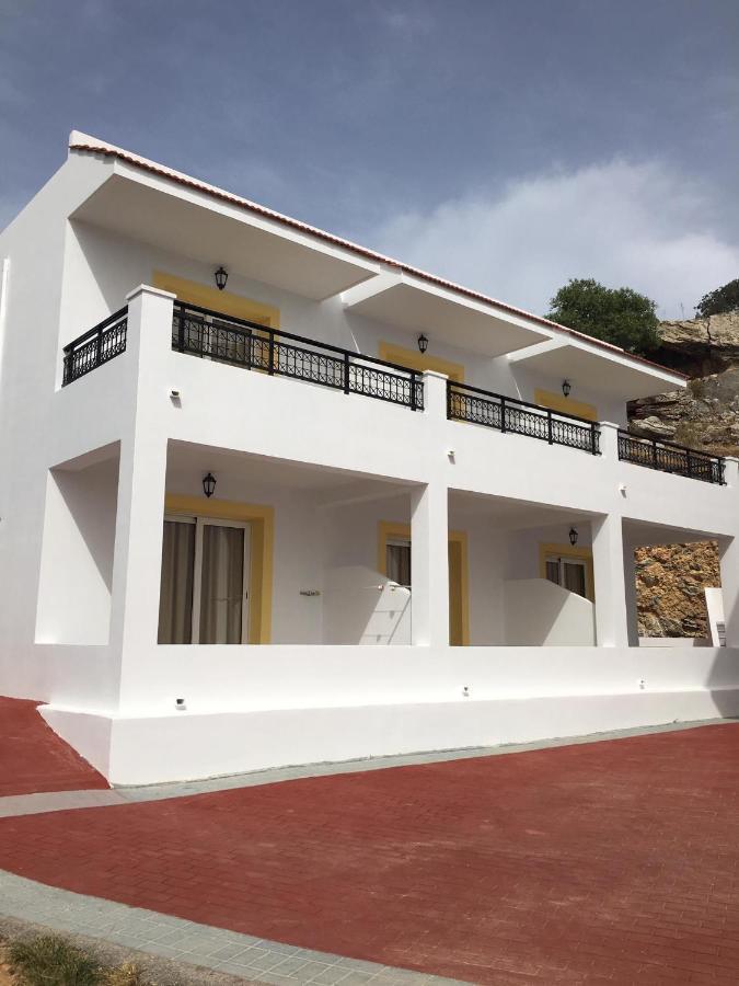 Coloma Pefkos *